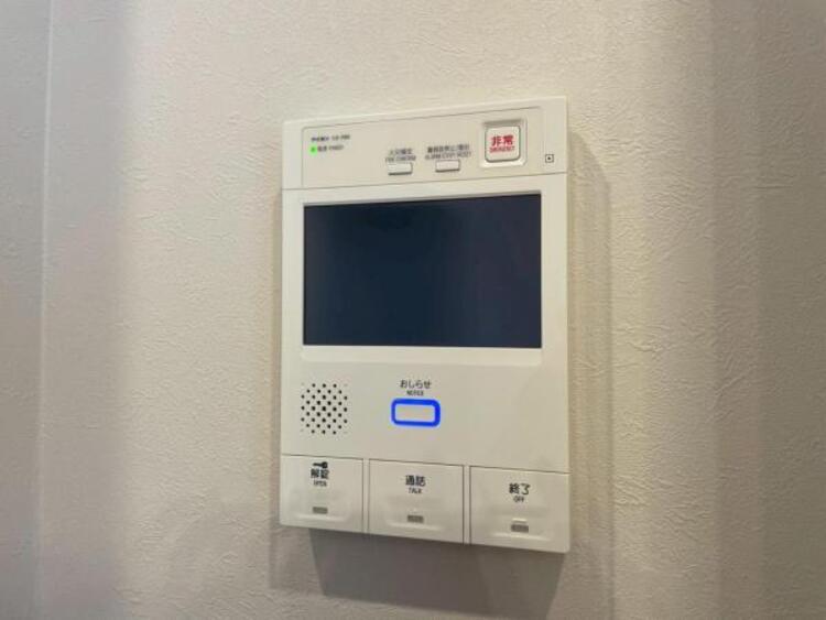 設備 お子様のお留守番時も、鍵の開錠前に確認ができ安心のモニターインターホン。