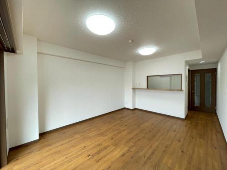 居間 家族団らんのときを優しく包み込む、明るいLDK