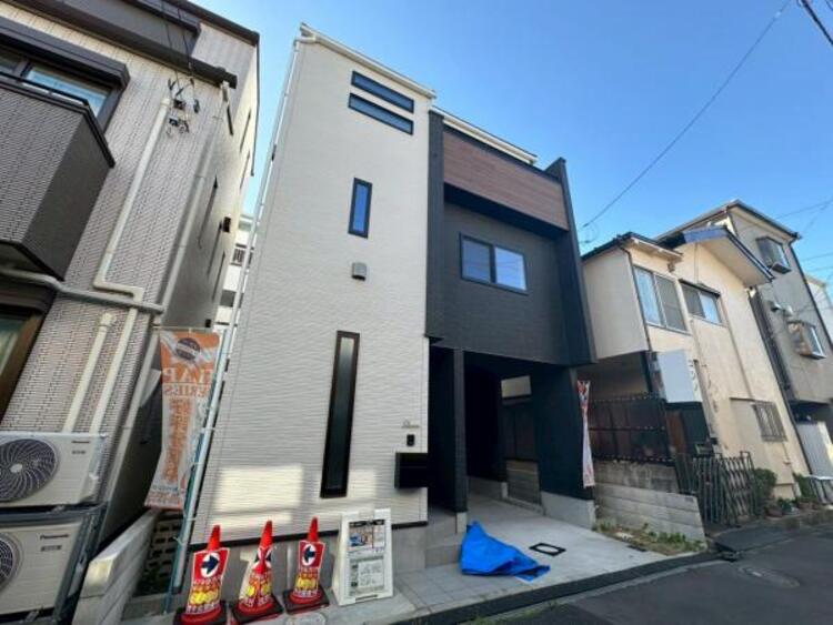 外観 築3年の築浅戸建！徒歩2分で深夜0時まで営業のスーパー有。徒歩圏に生活施設が充実しています。