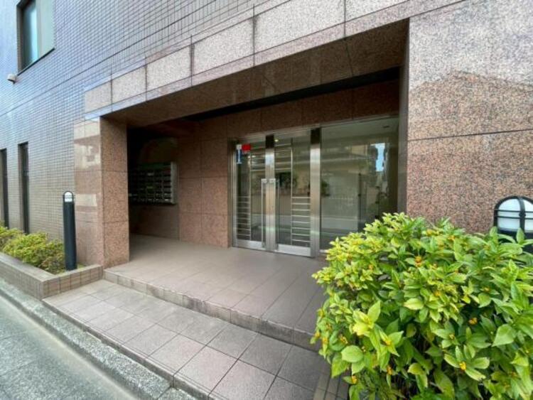 エントランス 管理体制良好のエントランス。24時間警備システムで防犯面も安心です