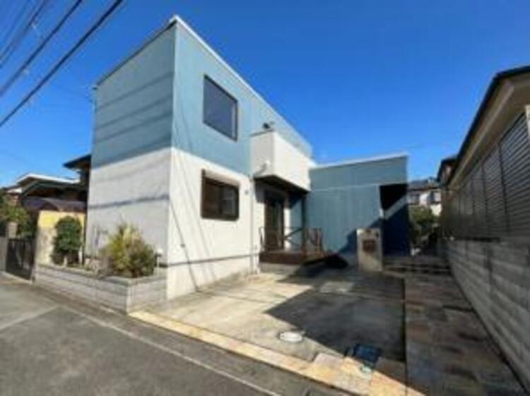 外観 たっぷりの陽光を受け止める明るい邸宅で、新生活を！