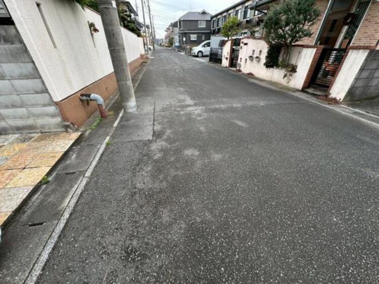 外観 南西側の前面道路は6ｍとゆとりがあり、また車通りが少なくお子様も安心です