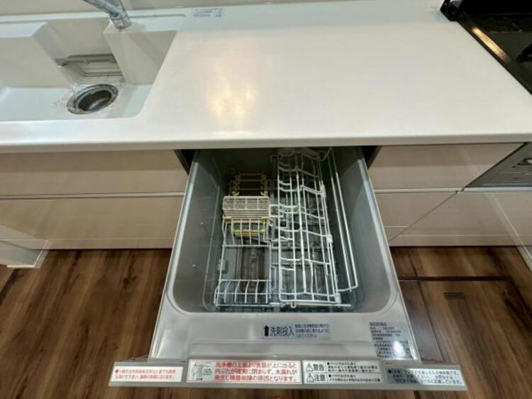 キッチン ビルトイン食洗機で食後の負担を軽減。高温洗浄と乾燥で、手洗いより清潔・快適、経済的です。