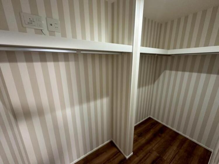 収納 大容量のWICにはご夫婦の衣類がすっきり収まり、衣替えいらずですね