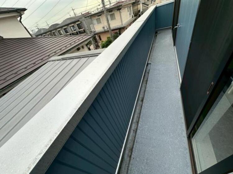 バルコニー 明るいバルコニーは陽当たり良好で洗濯物が良く乾きます