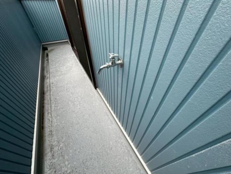 その他 バルコニー水栓がついて　お掃除が楽々です