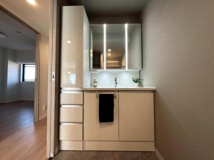 洗面 豊富な収納スペースがあり、すっきり使える洗面台です 