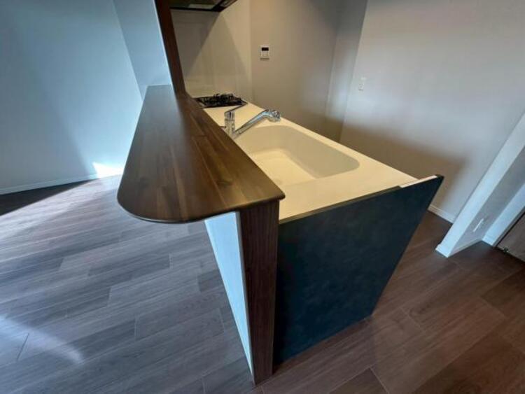 キッチン お料理中も、家族やご友人と会話の弾む対面式のカウンターキッチンです