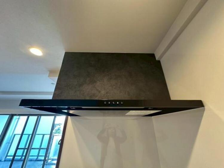 キッチン お手入れ快適なフラットデザインのレンジフード 