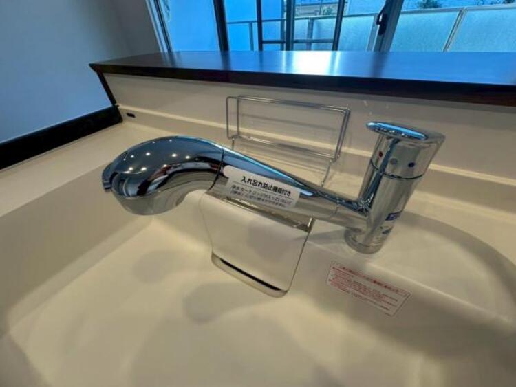 キッチン ワンタッチで浄水に切り替えられる浄水一体型水栓採用 