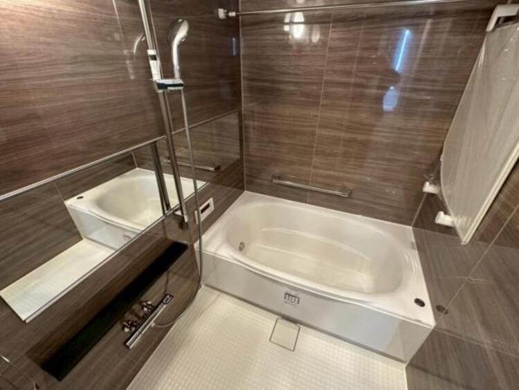 風呂 リフォーム済みでぴかぴかの浴室です。雨の日に嬉しい浴室乾燥機付きです！