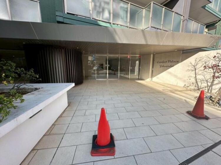 エントランス 管理体制良好、清潔感のあるエントランス玄関