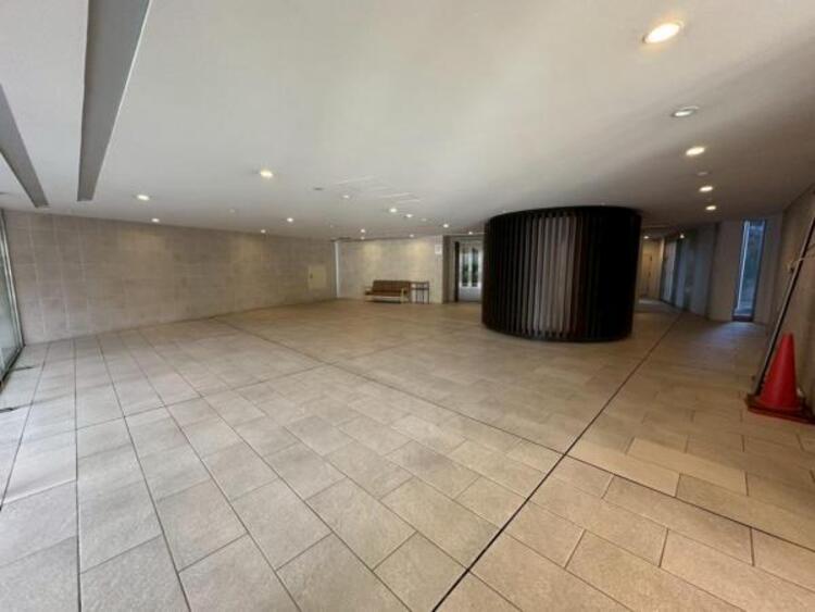 その他 明るく広々としたロビー