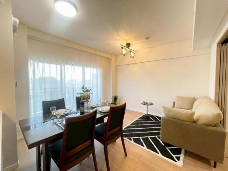 居間 ご家族の笑顔が溢れる開放感たっぷりのLDKです 