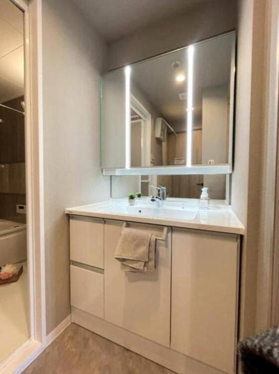 洗面 豊富な収納スペースがあり、すっきり使える洗面台です 