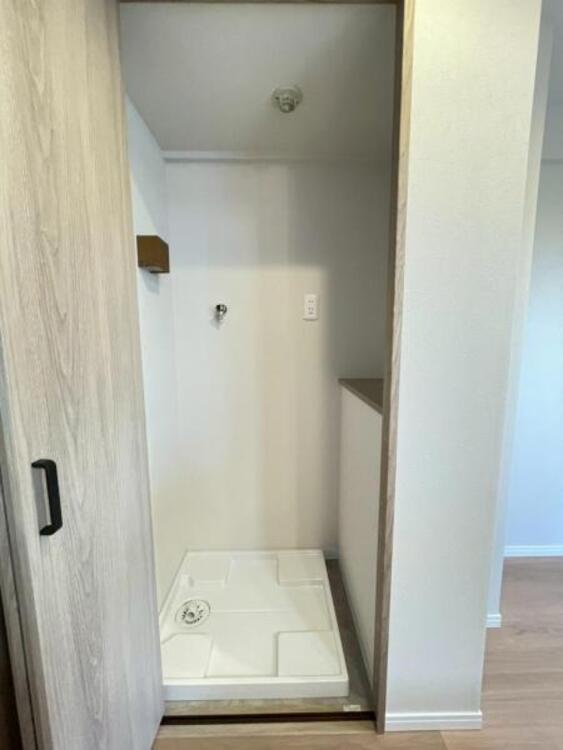 洗面 ランドリースペースは扉付きですので、振動や音が気になりづらく、来客時の目隠しにもなります。