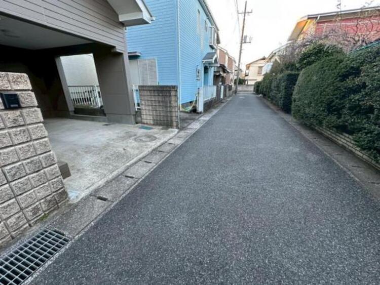 外観 前面道路は車通りが少なくお子様も安心です 