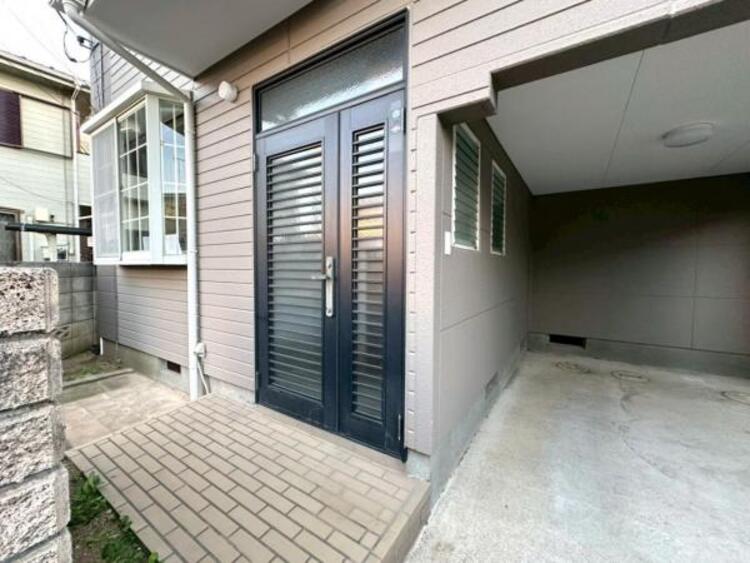 その他 ダブルロックの玄関ドアで防犯面も安心です