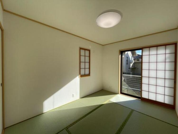 内装 お子様のプレイスペースや書斎、寝室としてなどフレキシブルに使える和室 