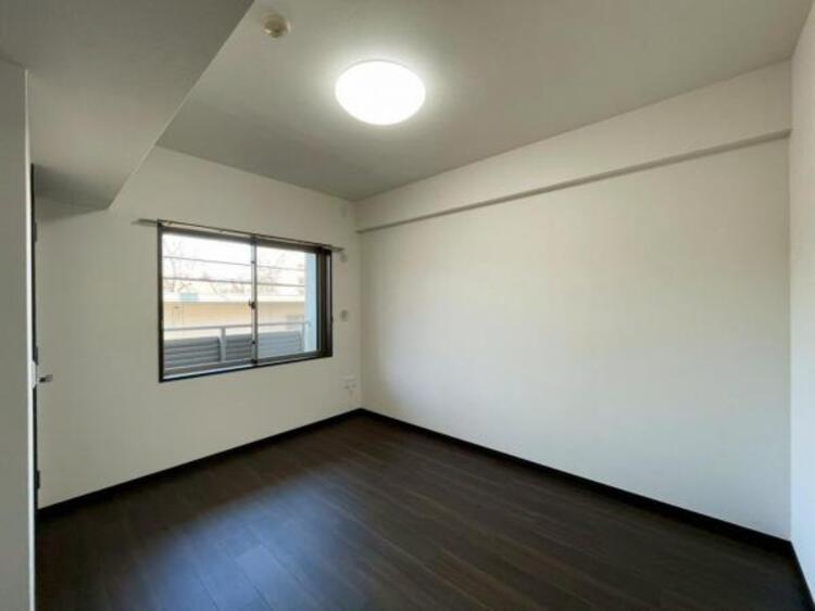 内装 子供部屋にぴったりな洋室。明るい空間で成長を見守ります 