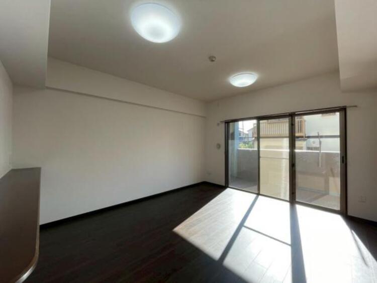 居間 食と憩いの場がゆるやかに続く、家族の存在を感じられるLDKです 