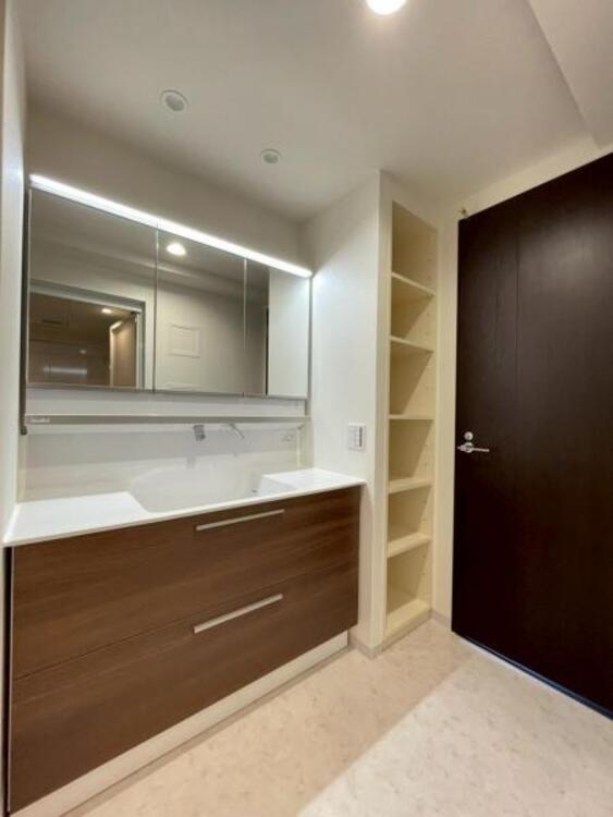 洗面 忙しい朝にも落ち着いて身支度ができるゆとりある洗面スペース 