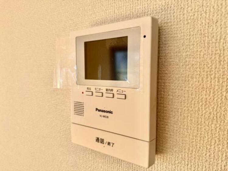 設備 お子様のお留守番時も、鍵の開錠前に確認ができ安心のモニターインターホン。 