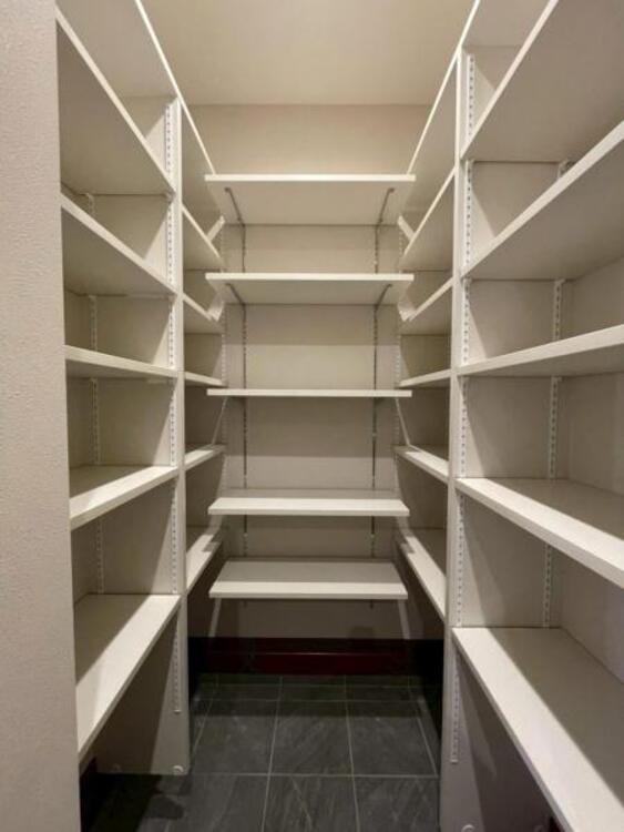 収納 土間続きの大容量SIC。ご家族の靴はもちろん、ベビーカーやスポーツ用品の収納にピッタリです。