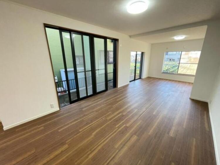 その他 一日の長い時間を過ごすリビング。インテリアを楽しめるゆとりある広さです。 