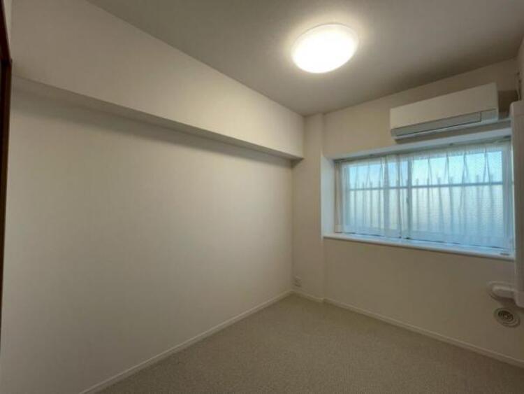 内装 プライベートスペースでのびのびと過ごせる洋室 