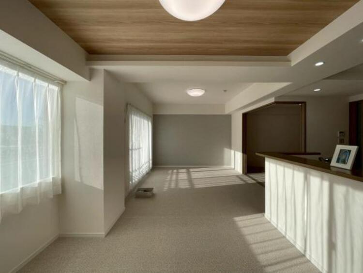 居間 食と憩いの場がゆるやかに続く、家族の存在を感じられるLDKです 