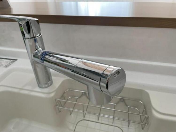 キッチン ワンタッチで浄水に切り替えられる浄水一体型水栓採用！