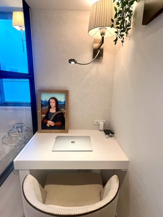 内装 クリアなアクリルパネルを使用することで圧迫感無くお仕事に集中できる空間を演出♪