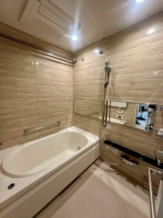 風呂 浴室暖房乾燥機・ミストサウナ機能付きの浴室♪ミストサウナはモード切替可能となり美容やリラクゼーション効果も！