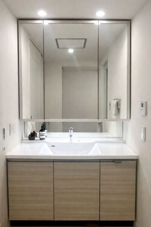 その他 洗面スペースも広々としており収納も多数♪