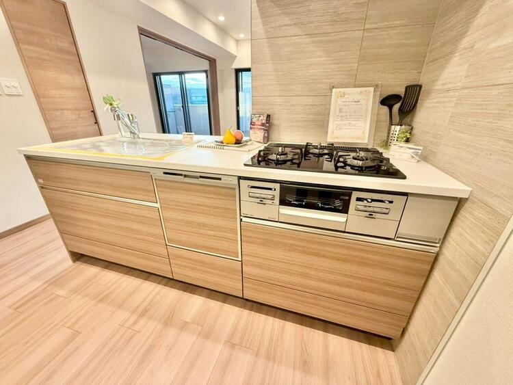 その他 開放感のあるキッチンスペース。調理をしながら、会話も弾みそうですね。