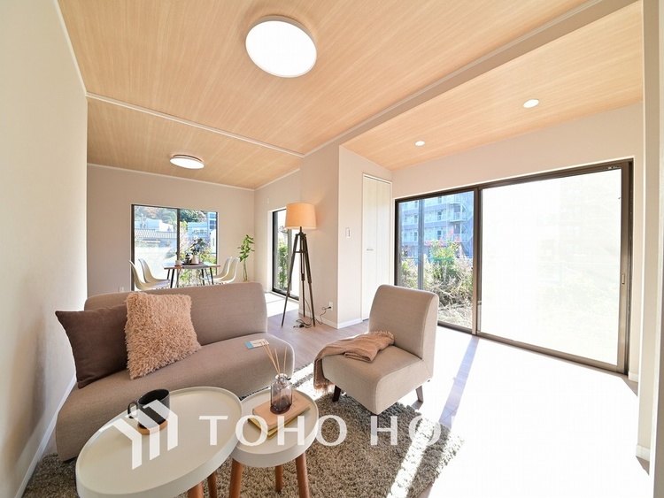 内装 家族みんなが爽やかに過ごせるように、光をたっぷり取り込んだLDK