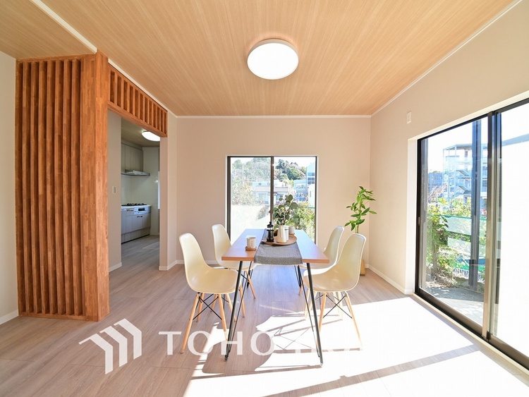 内装 上質な時間を育む暮らしのメインステージ。寛ぎとコミュニケーションを育む居心地のよい場所