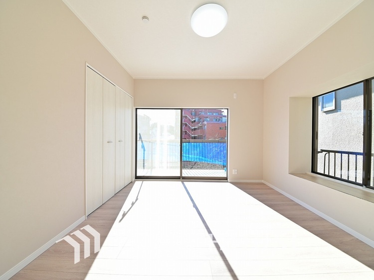 内装 採光もある洋室は、くつろぎのひと時を過ごすのにぴったり