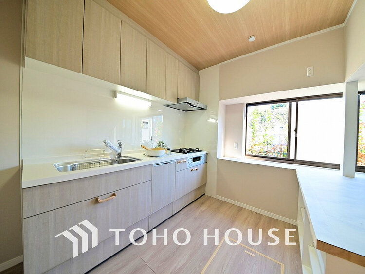 キッチン シンプルな部屋の雰囲気に溶け合うナチュラルキッチン