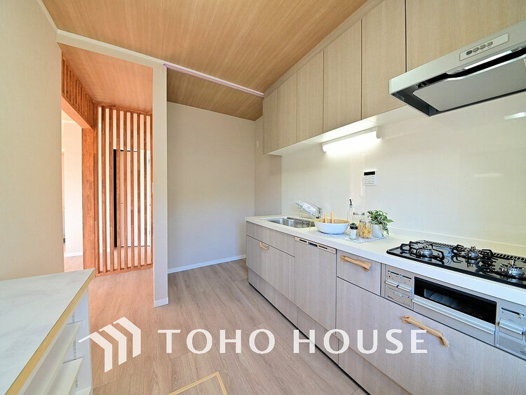 キッチン 落ち着きのあるカラーで統一された清潔感と気品が溢れるキッチン