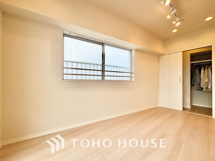 内装 光あふれるリビングは、笑顔の舞台。家族みんなで過ごすかけがえのない時間が、温かい思い出を作ります。