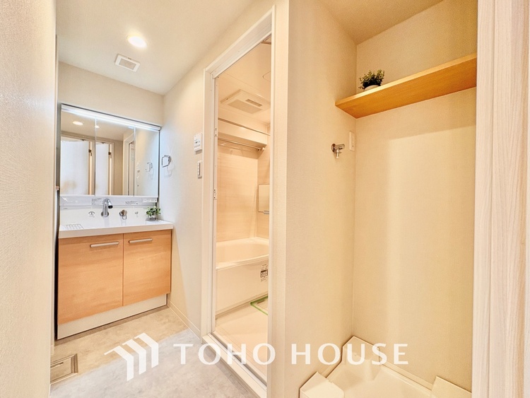 洗面 清潔感あふれる洗面化粧台で、毎日の身支度を快適にサポートします。