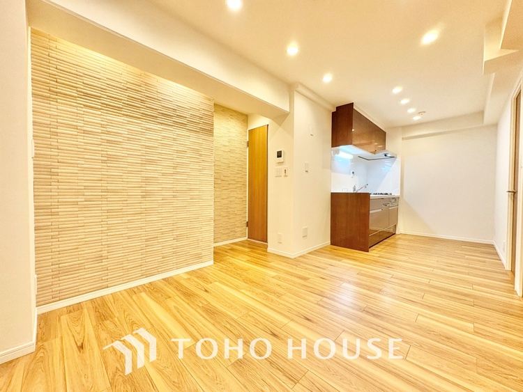 内装 大きなリビングは、高級感漂う設えとゆとりある広さで安心をもたらす特別な場所。暮らしの中心にふさわしい空間です。