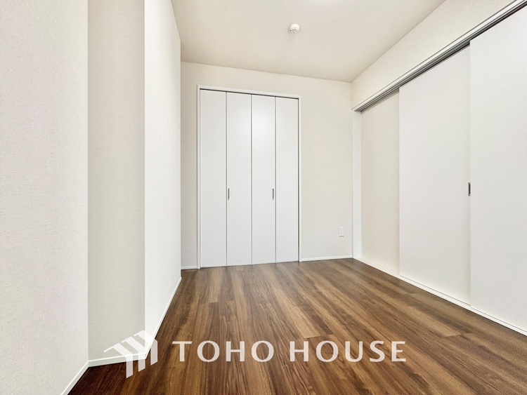 内装 寝室は一日の疲れを癒す大切な空間。快適で落ち着けるおすすめの間取りです。