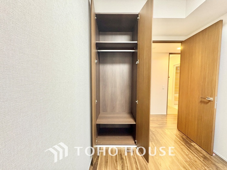 収納 無駄を削ぎ落としたミニマルなデザインが、空間に静謐な美しさをもたらします。研ぎ澄まされた感性を満たす場所です。