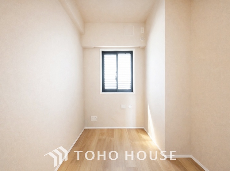 内装 風の通り道。舞い込んでくる風が優しく躍り、室内に爽やかな空気を運んでくる。そこに季節の息吹を感じて、いまがどんな季節なのかを実感する。