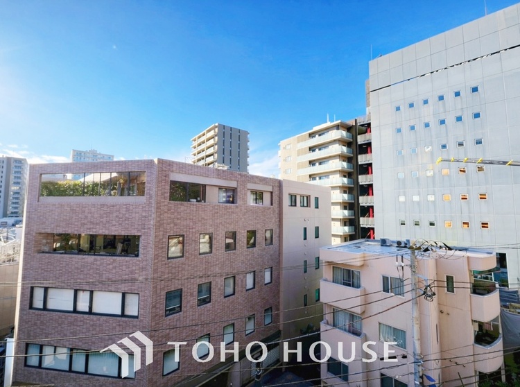 その他 都心へのアクセスが良く、毎日の暮らしがぐっと快適に。通勤・通学から休日のお出かけまで、軽快な移動が叶う立地です。忙しい方にも嬉しい住環境が整っています。