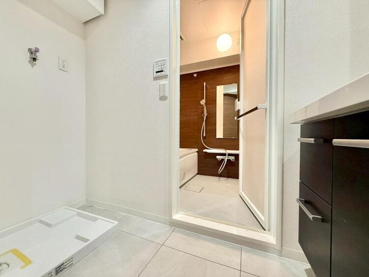 その他 十分な広さの脱衣所。