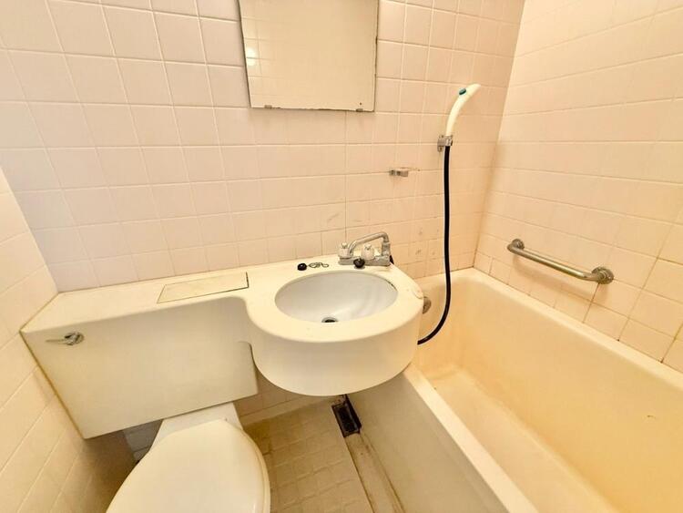 その他 清潔感を感じられる洗面化粧台。